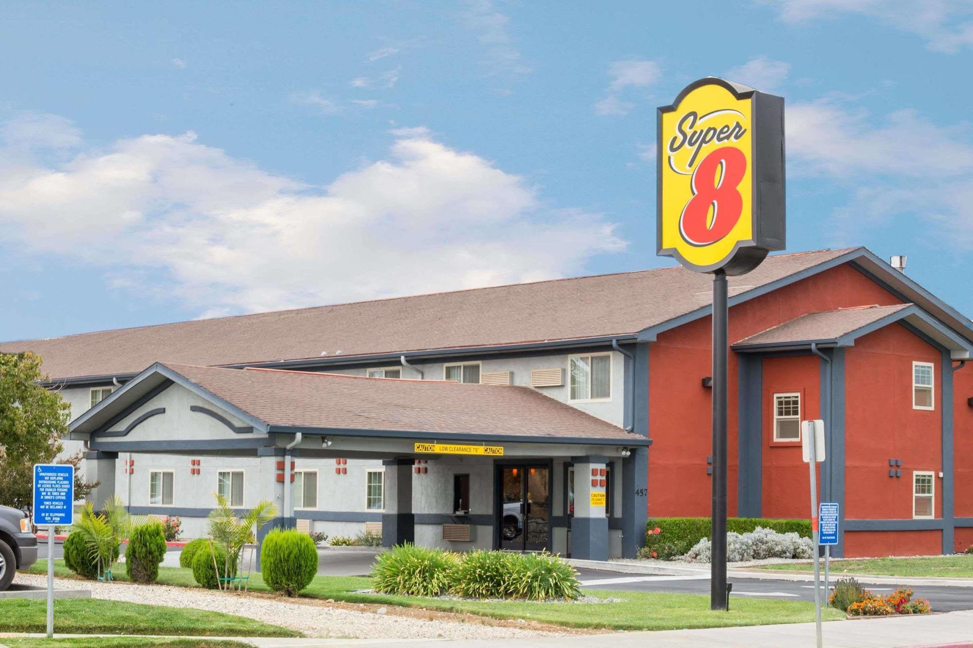 Super 8 By Wyndham Willows Dış mekan fotoğraf